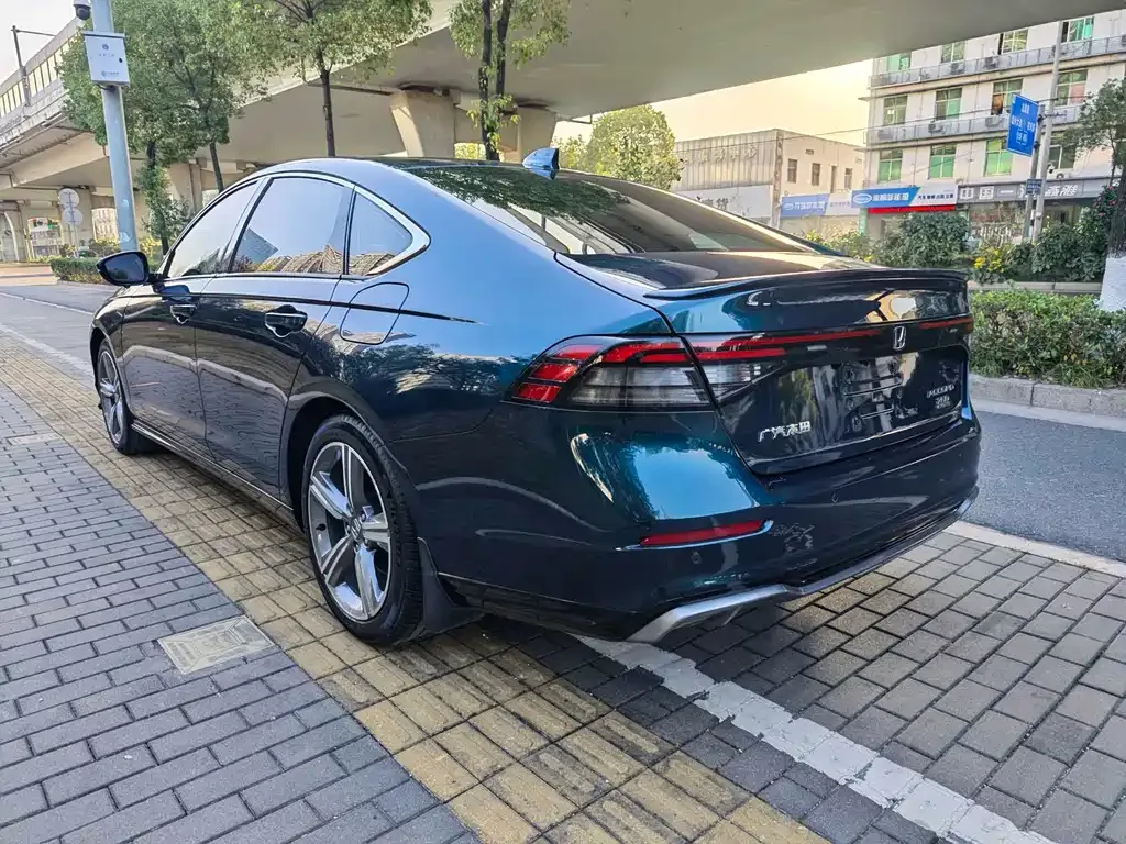 Honda Accord — фото 9