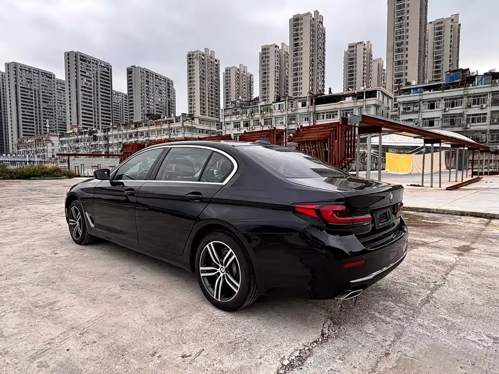BMW 5 Series — фото 9