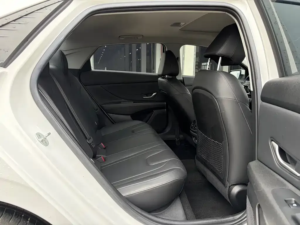 Hyundai Elantra — фото 9