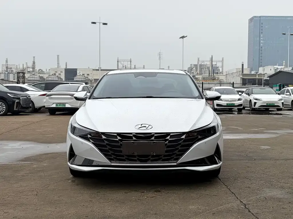 Hyundai Elantra — фото 4