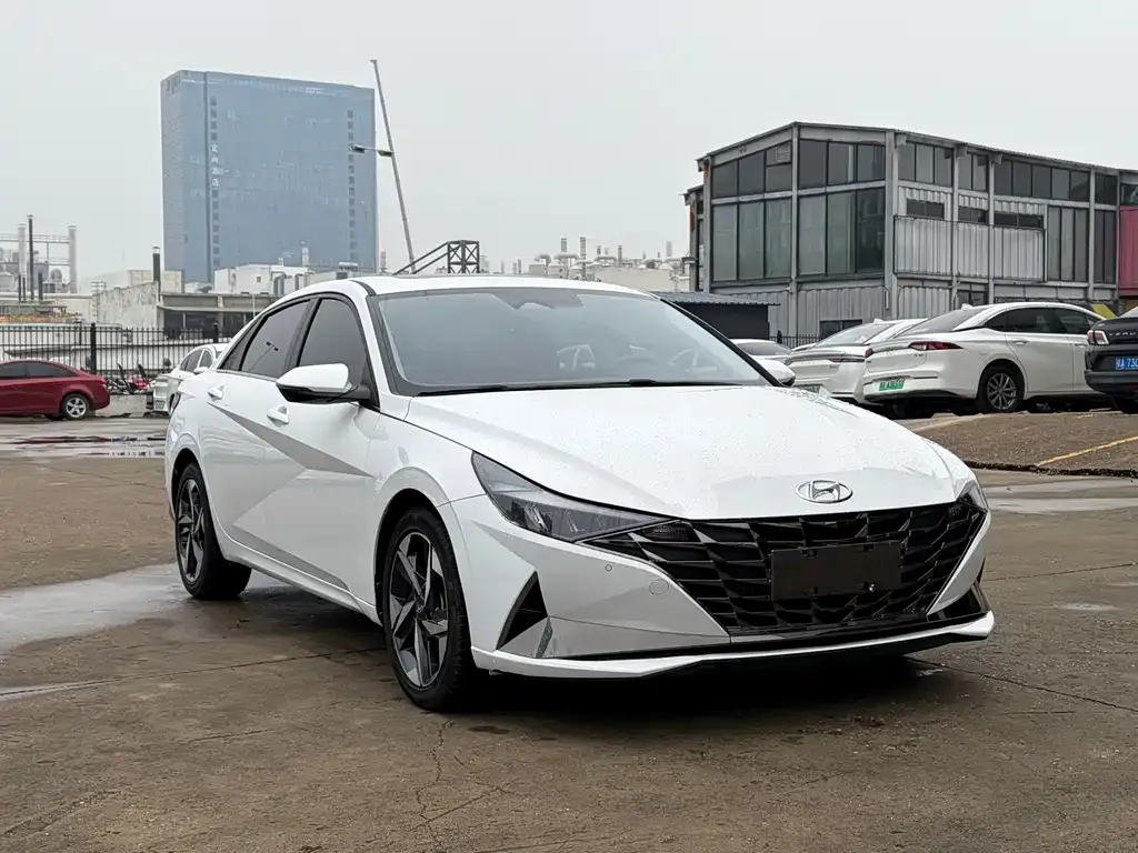 Hyundai Elantra — фото 8