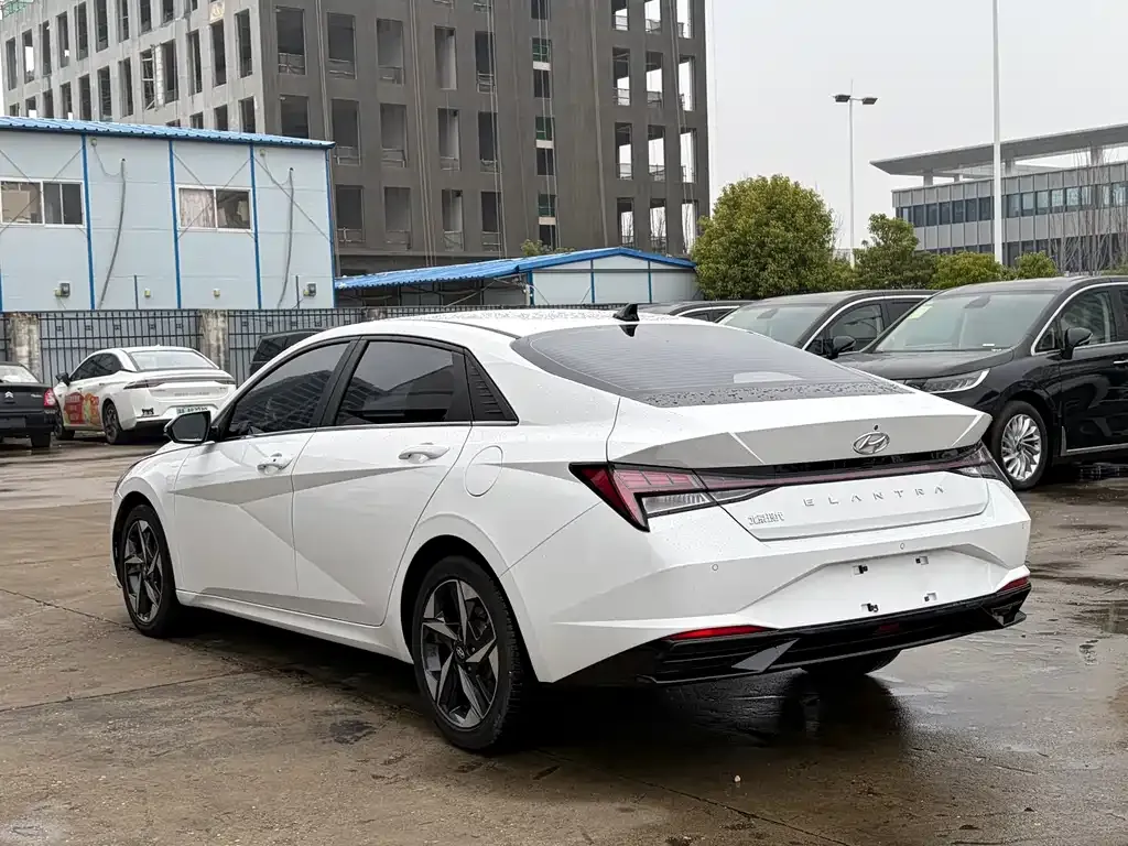 Hyundai Elantra — фото 7