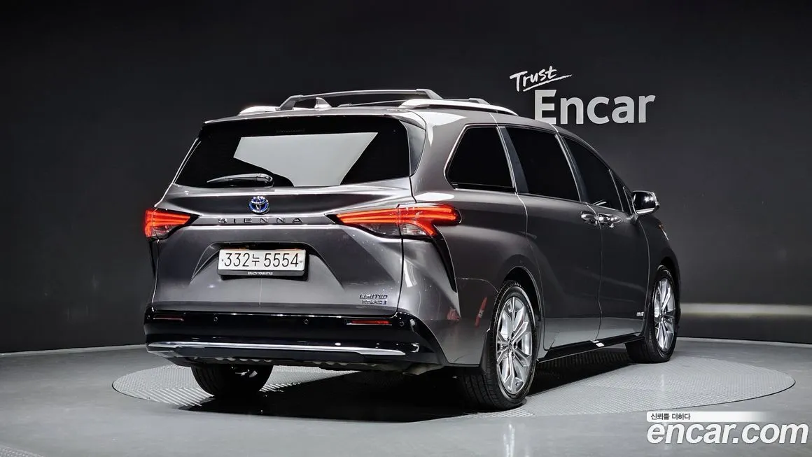 Toyota Sienna — фото 3