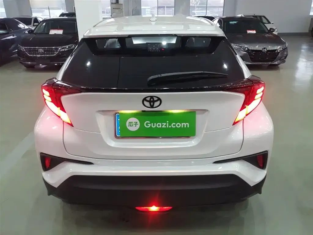 Toyota C-HR — фото 10