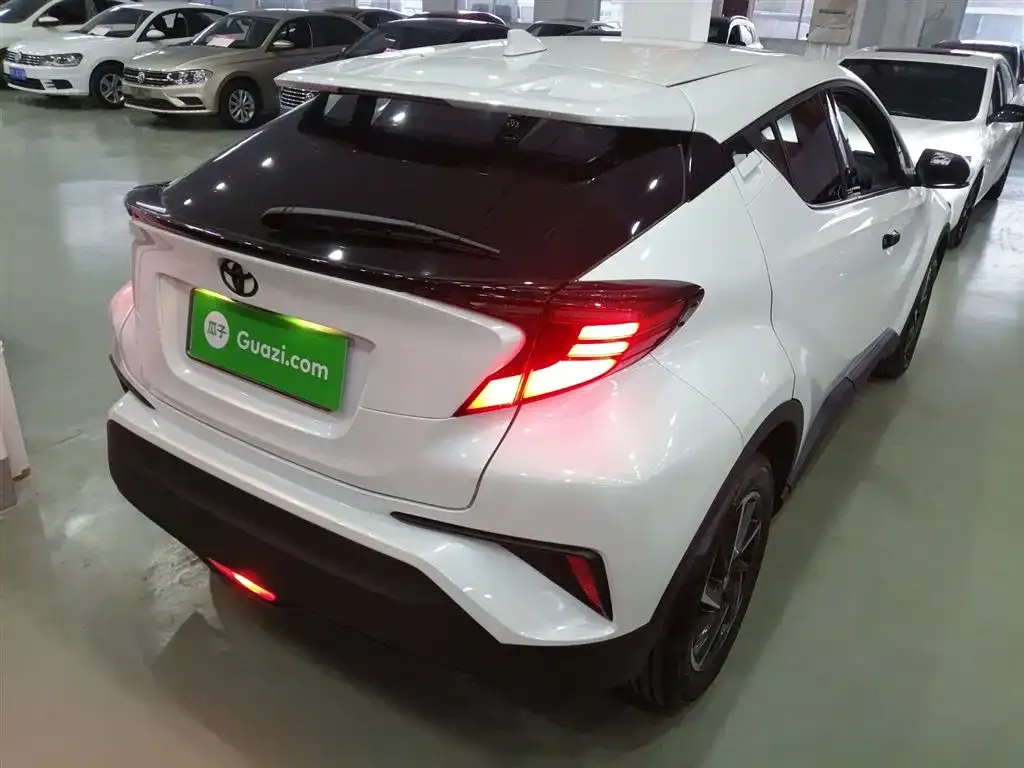 Toyota C-HR — фото 9