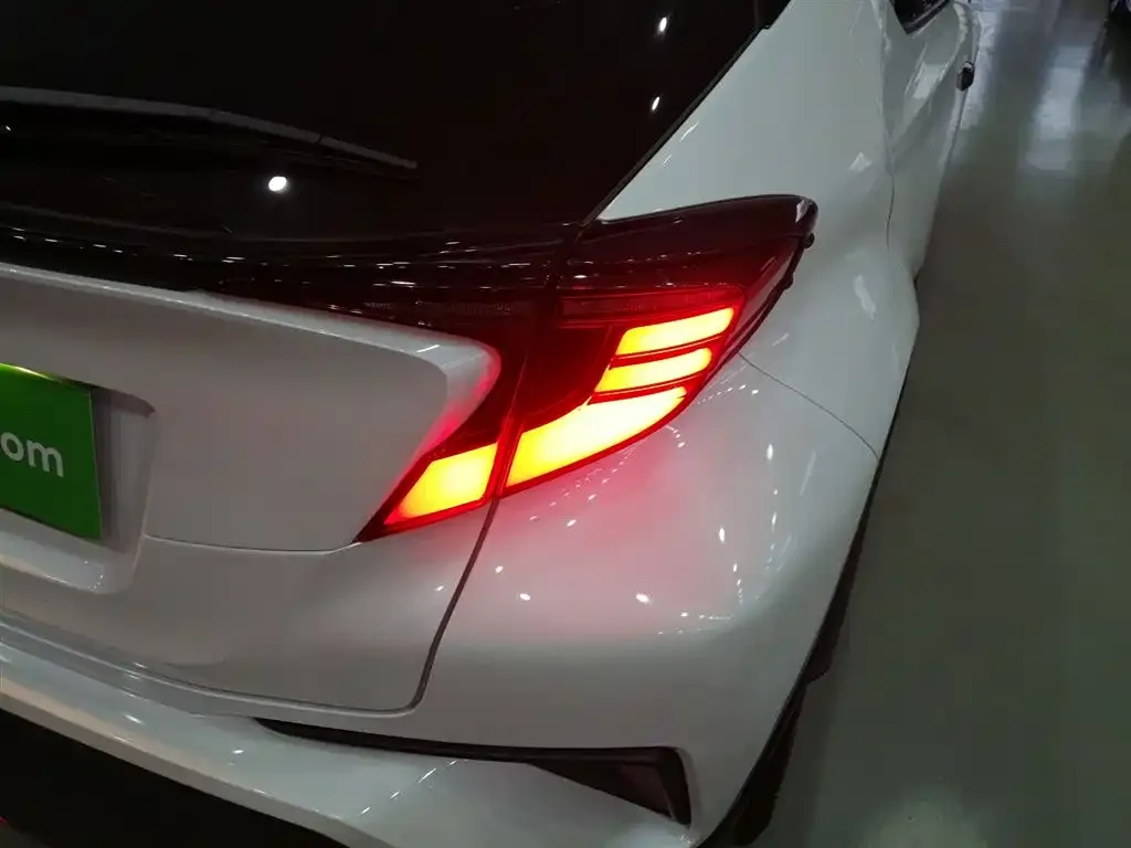 Toyota C-HR — фото 2