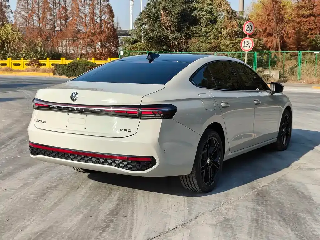 Volkswagen Passat — фото 5