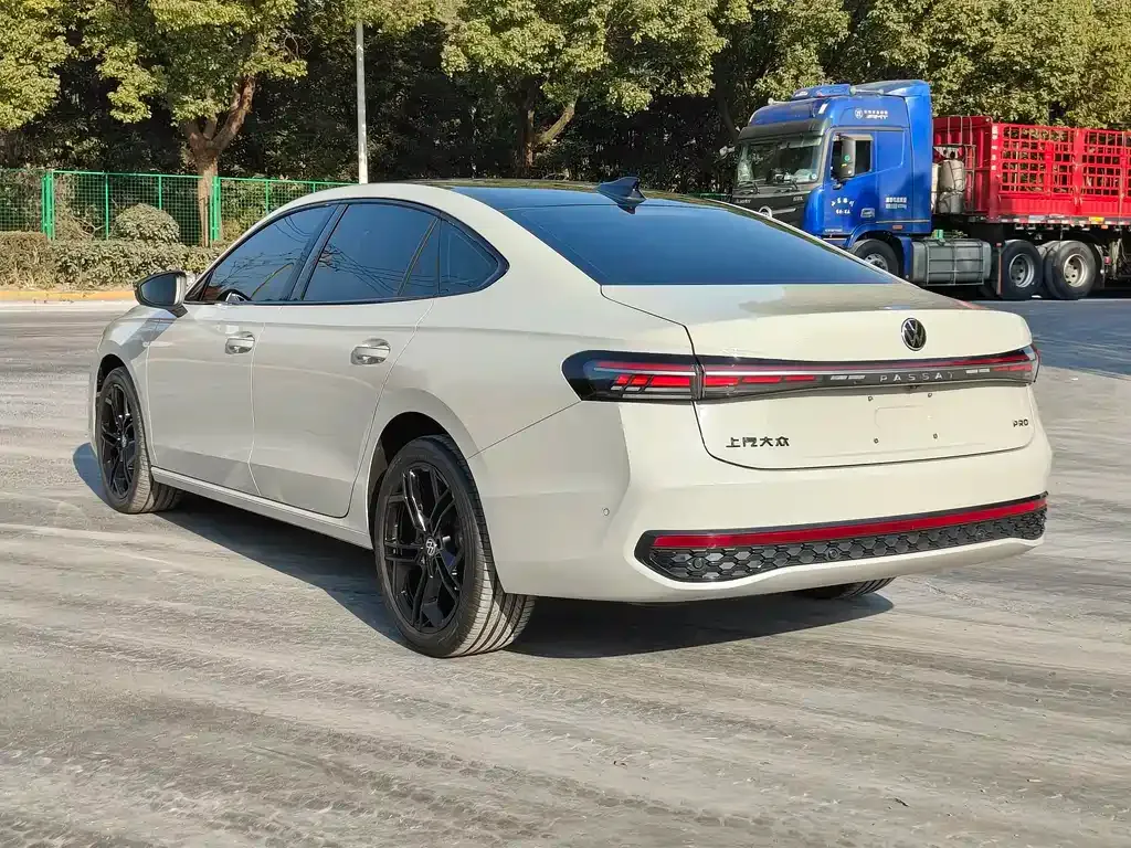 Volkswagen Passat — фото 6
