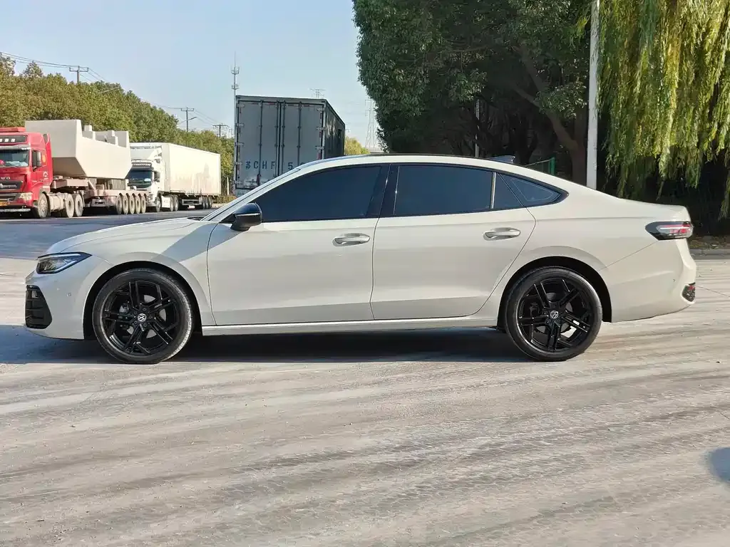 Volkswagen Passat — фото 7