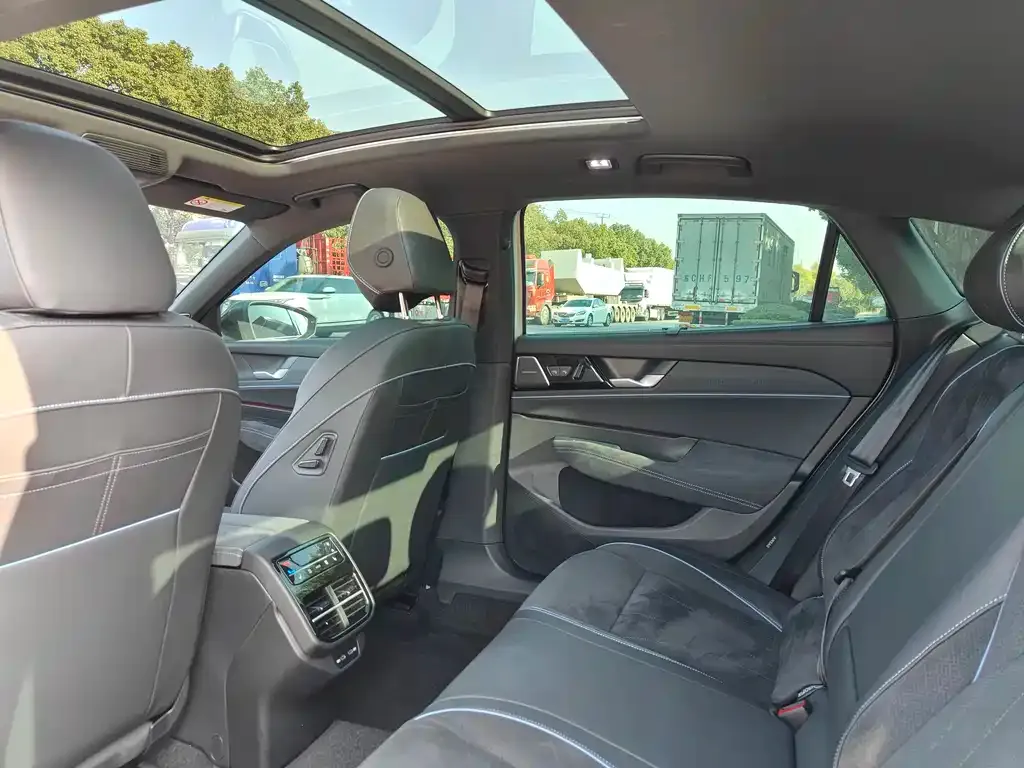 Volkswagen Passat — фото 9