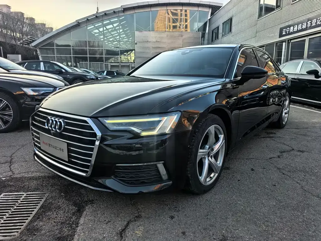 Audi A6L — фото 1