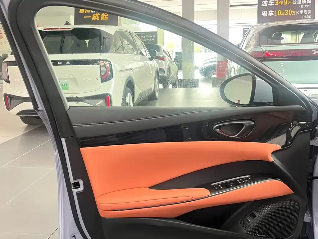 BYD Seal — фото 9