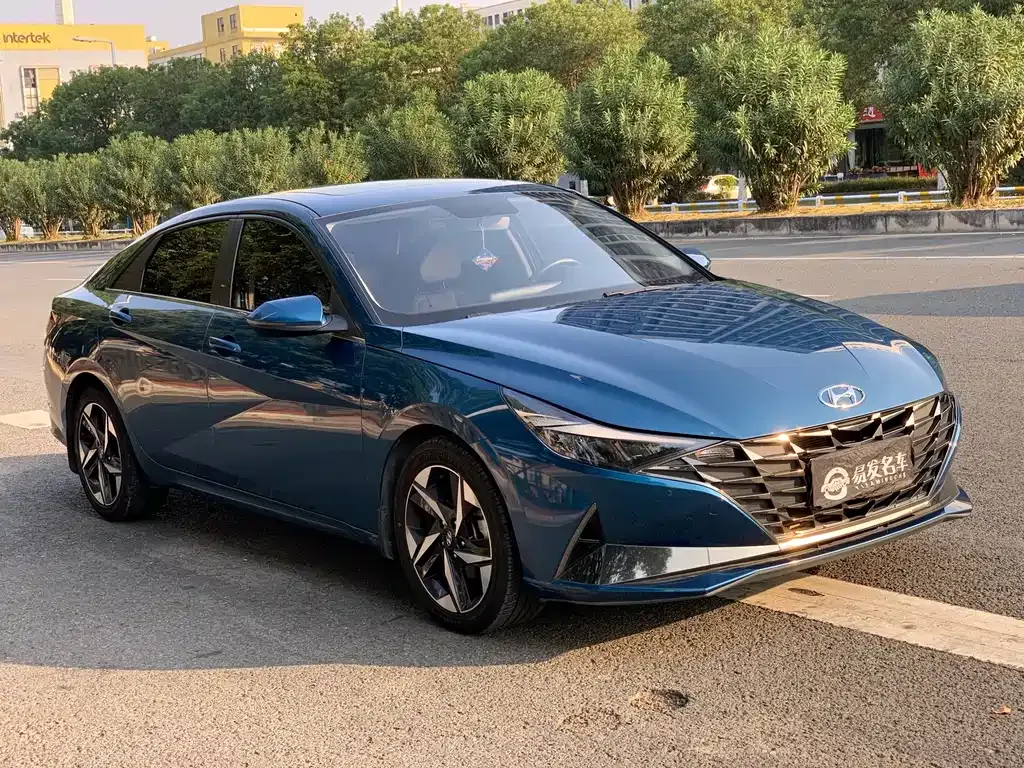Hyundai Elantra — фото 2
