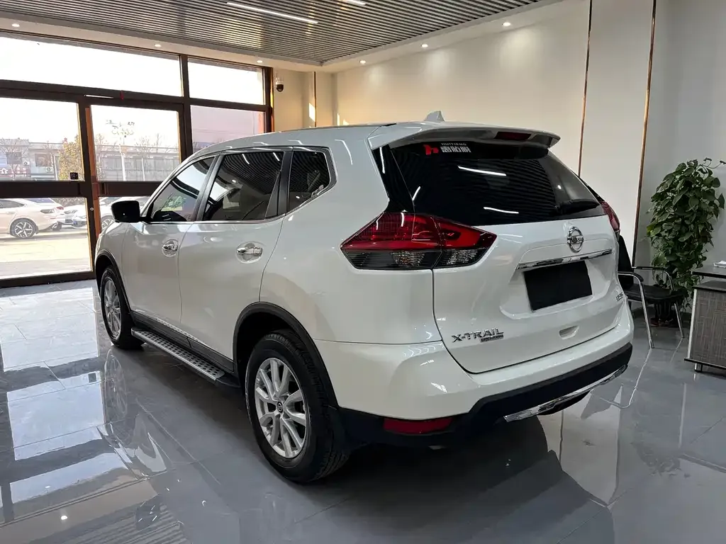Nissan X-Trail — фото 10