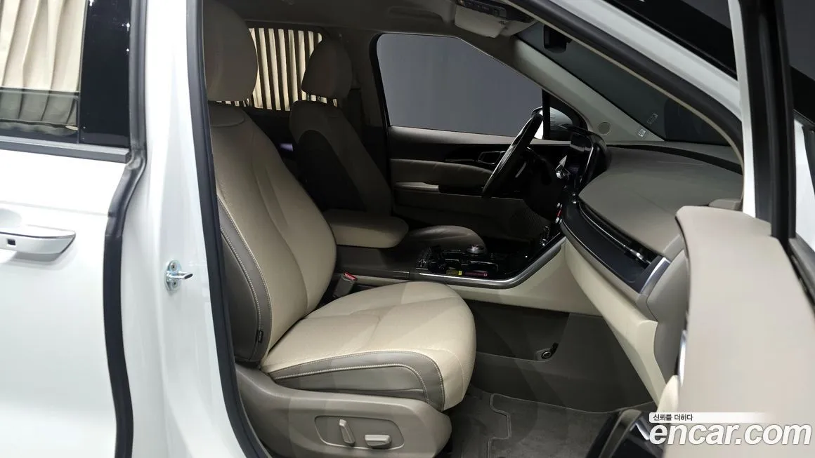 Kia Carnival — фото 10