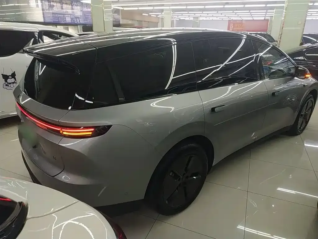 Li Auto i8 — фото 9