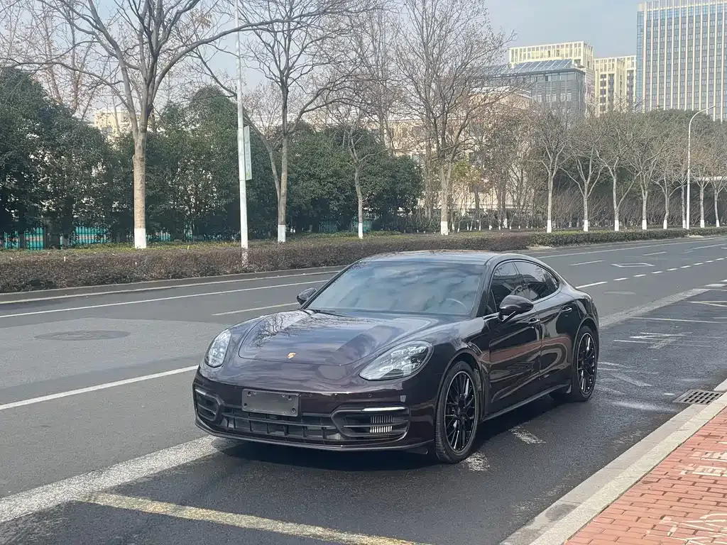 Porsche Panamera — фото 1