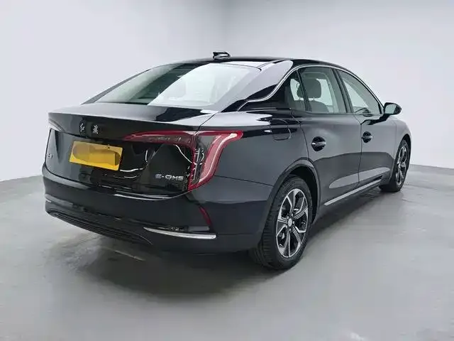 Hongqi E-QM5 — фото 2