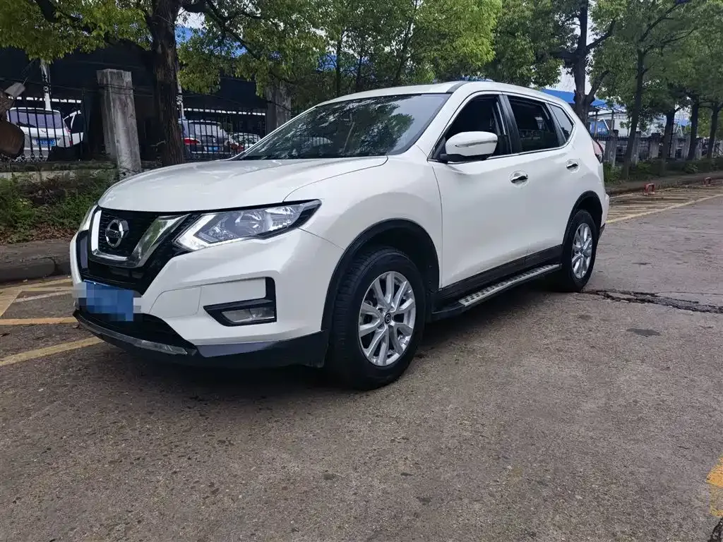 Nissan X-Trail — фото 1