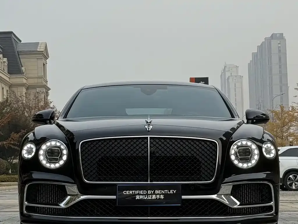 Bentley Flying Spur — фото 1