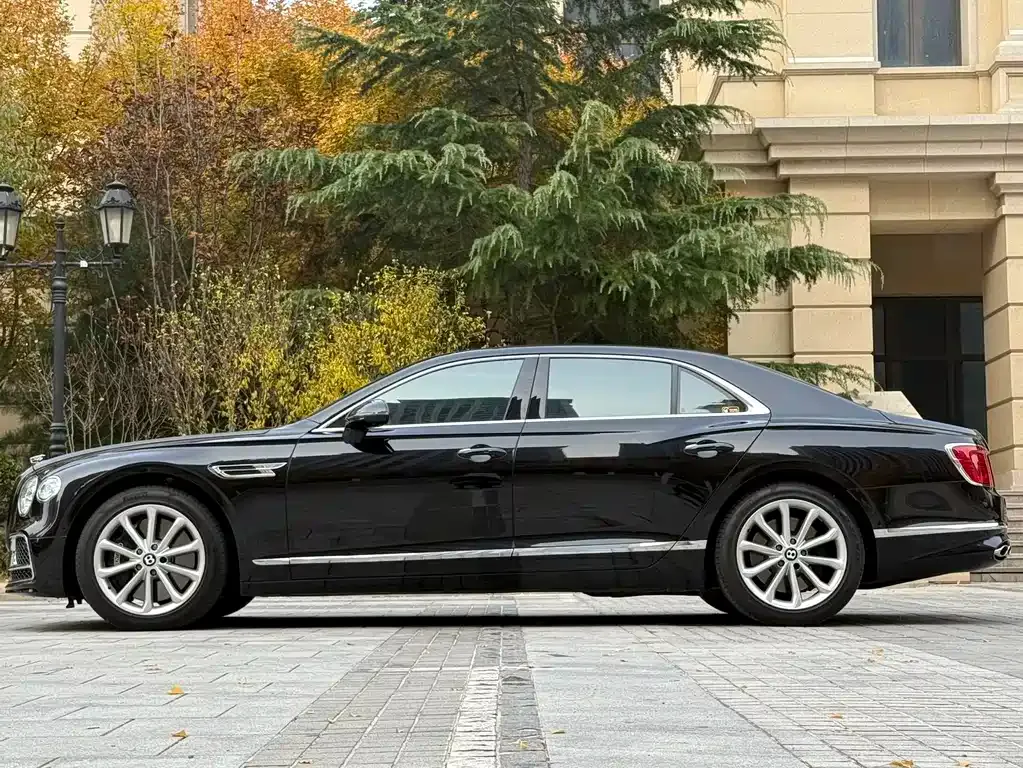 Bentley Flying Spur — фото 9