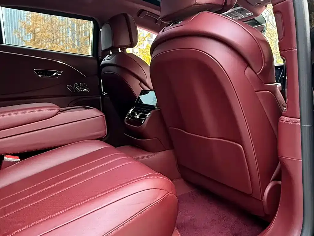 Bentley Flying Spur — фото 4