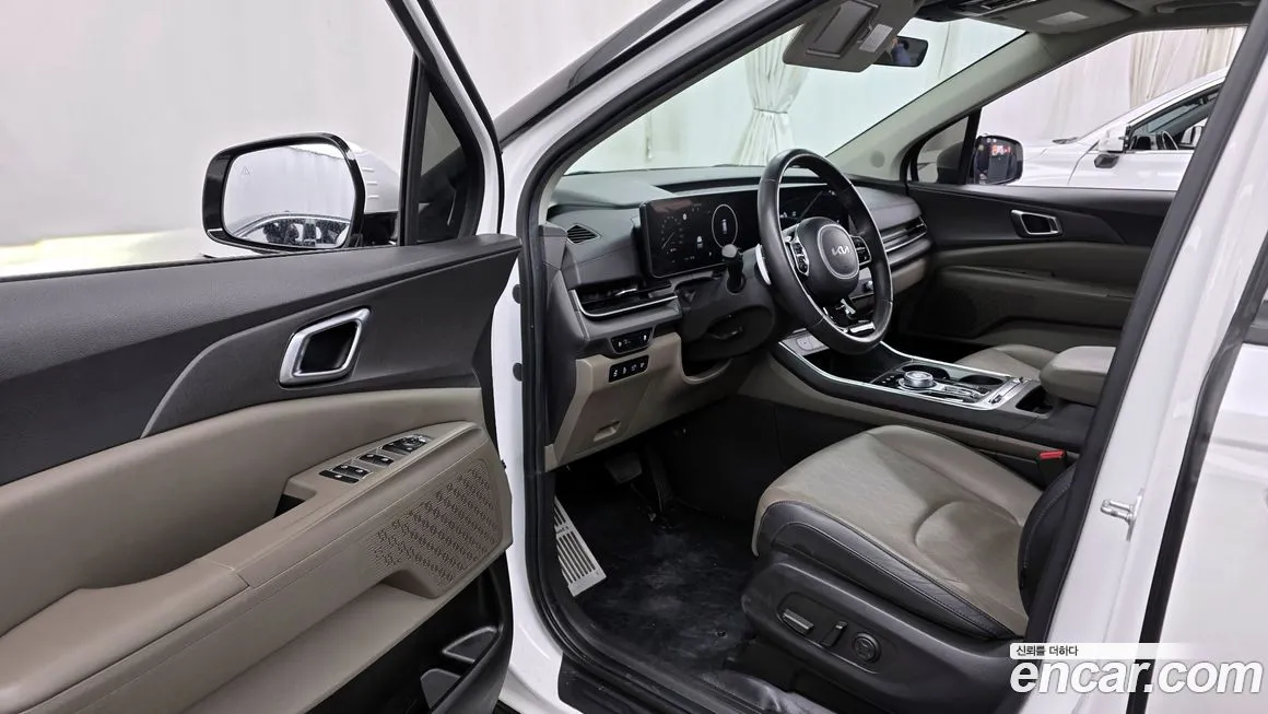 Kia Carnival — фото 10