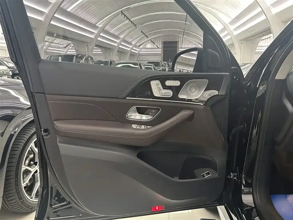 Mercedes-Benz GLS — фото 10