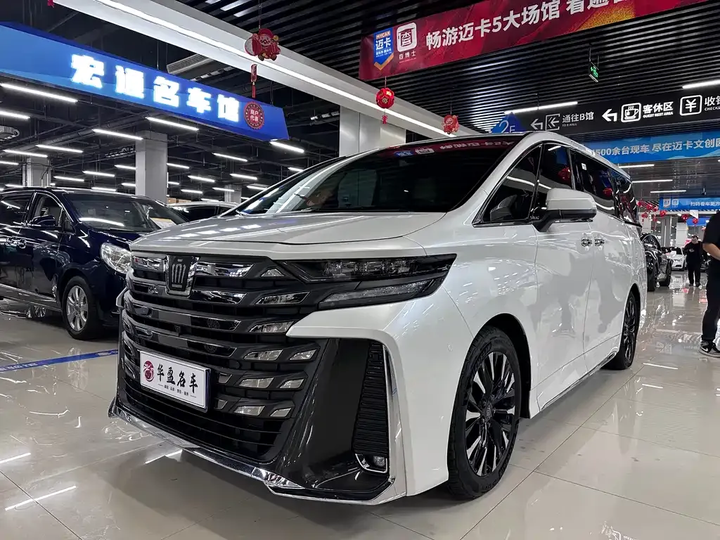 Toyota Vellfire — фото 1