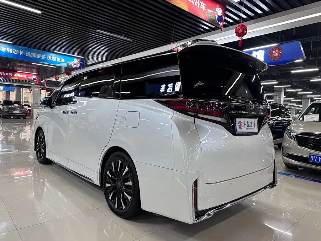 Toyota Vellfire — фото 4