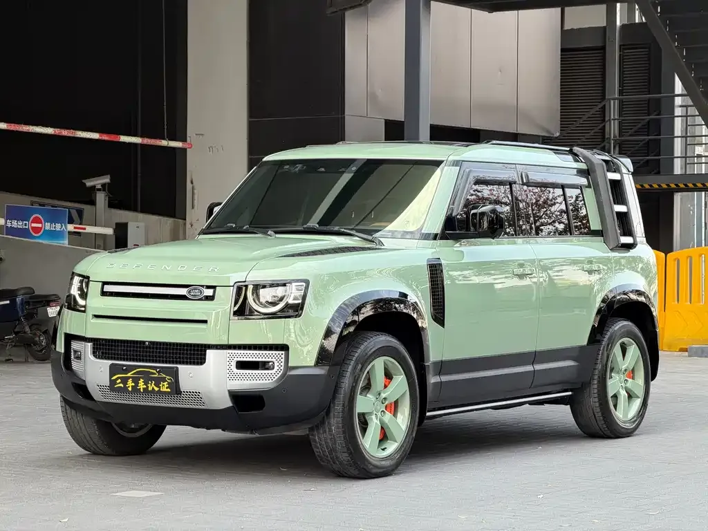 Land Rover Defender — фото 1