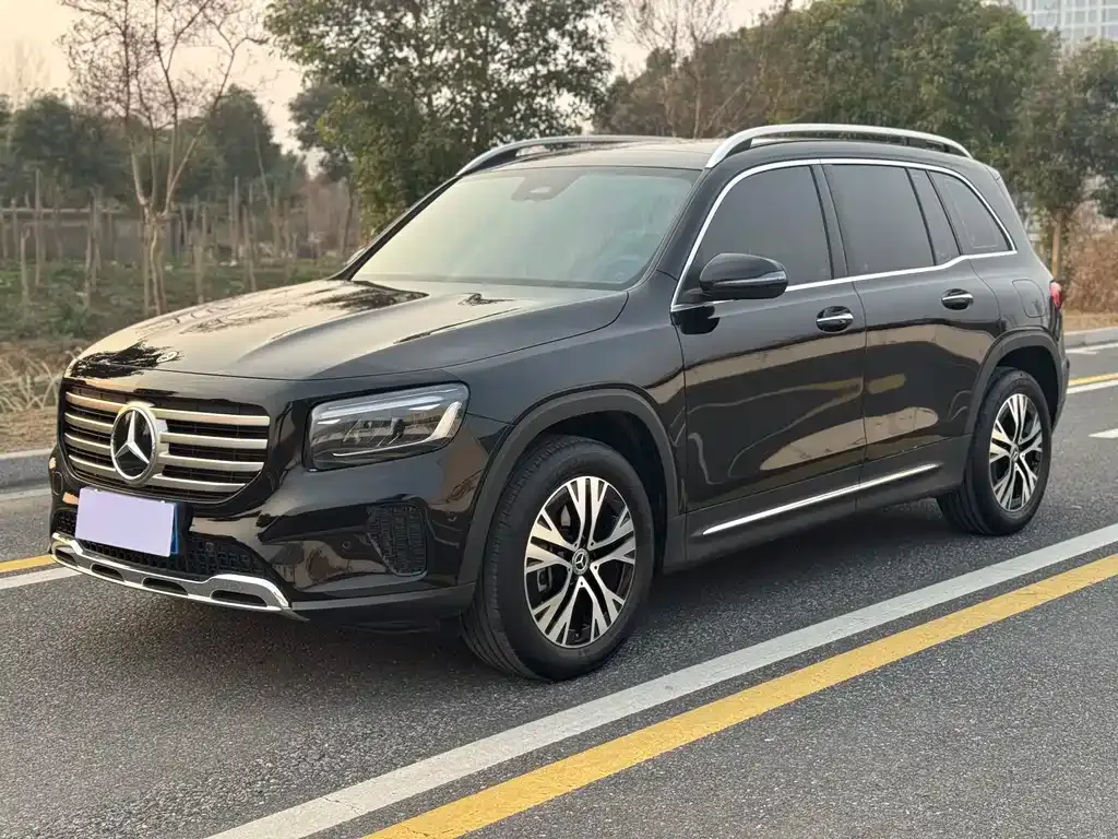 Mercedes-Benz GLB — фото 1