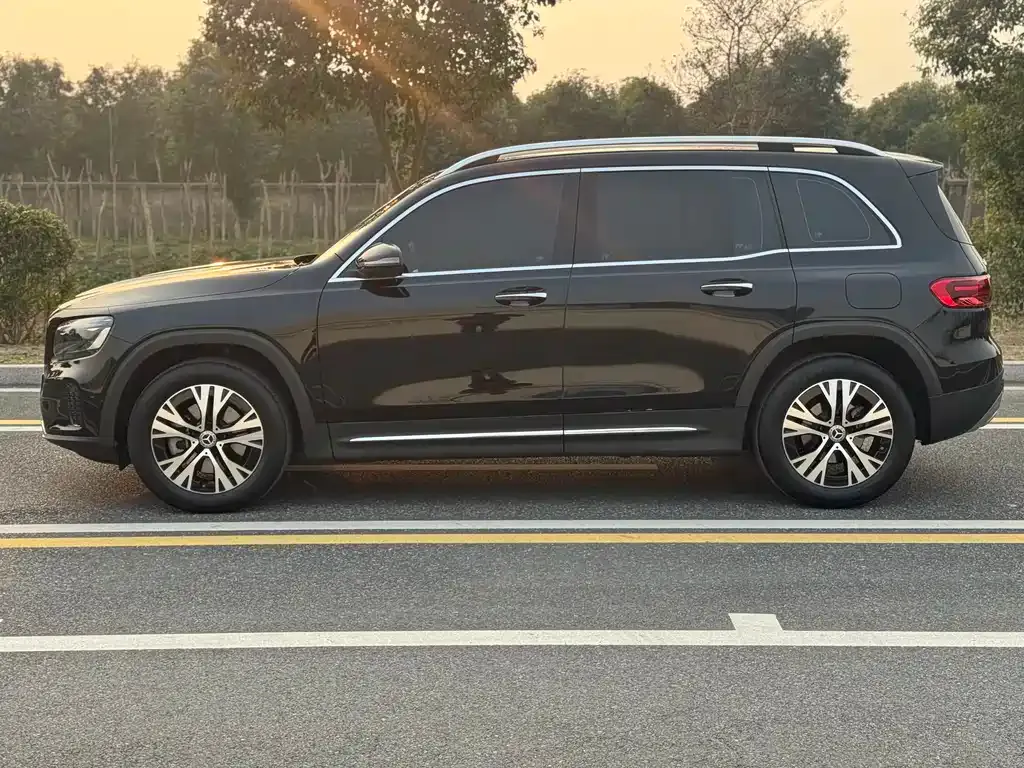 Mercedes-Benz GLB — фото 10