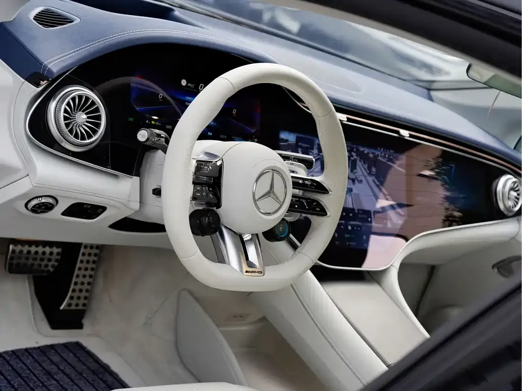 Mercedes-Benz EQE AMG — фото 4