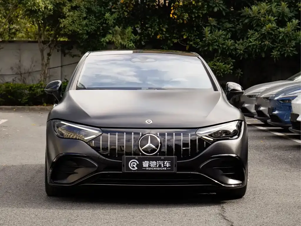 Mercedes-Benz EQE AMG — фото 9