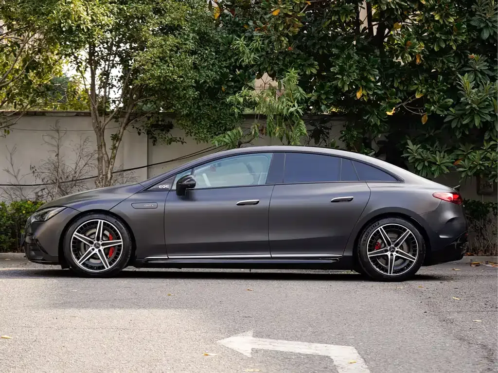 Mercedes-Benz EQE AMG — фото 10