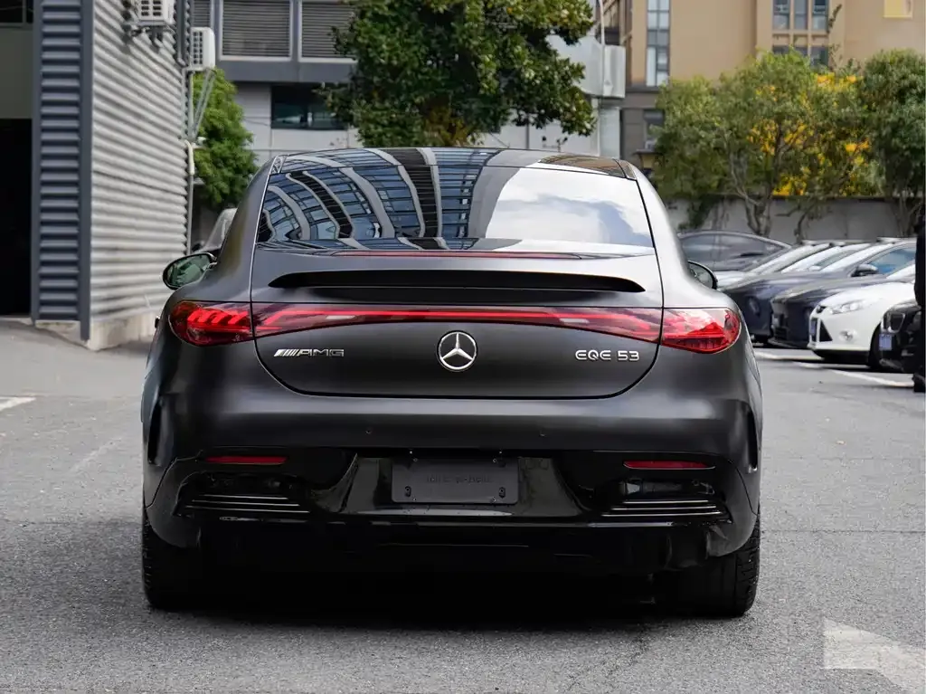 Mercedes-Benz EQE AMG — фото 7