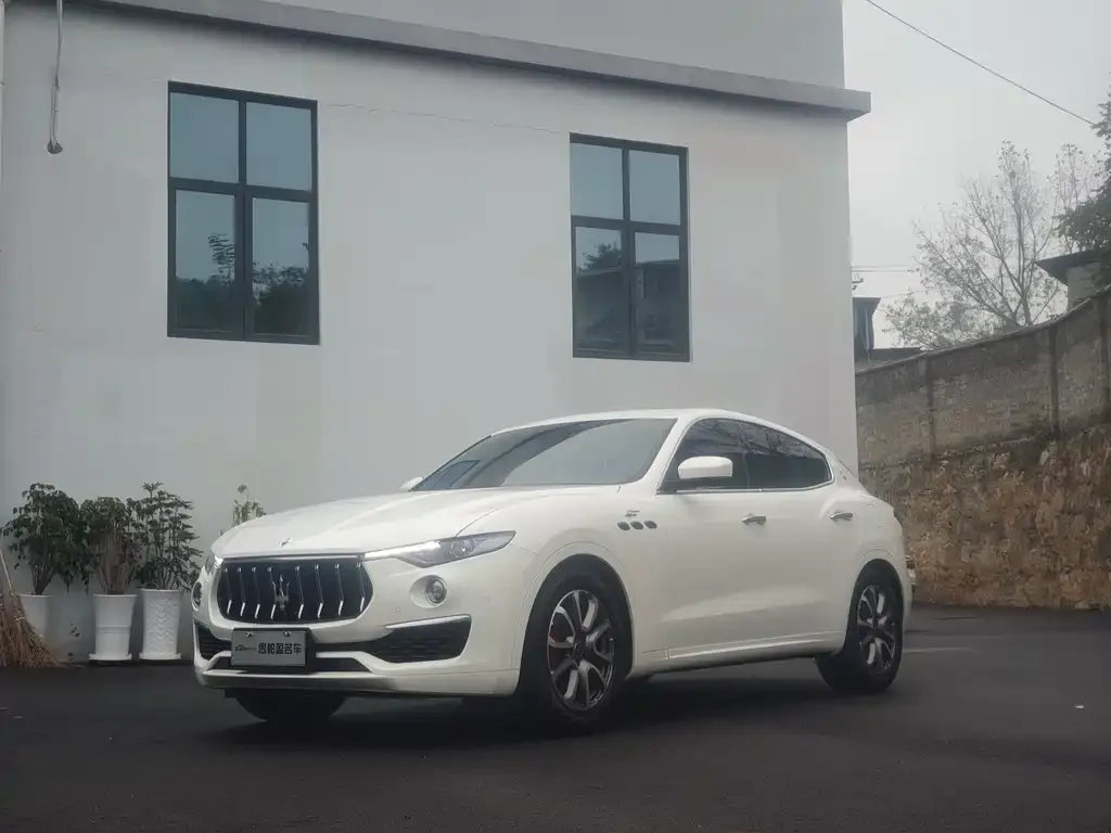 Maserati Levante — фото 1