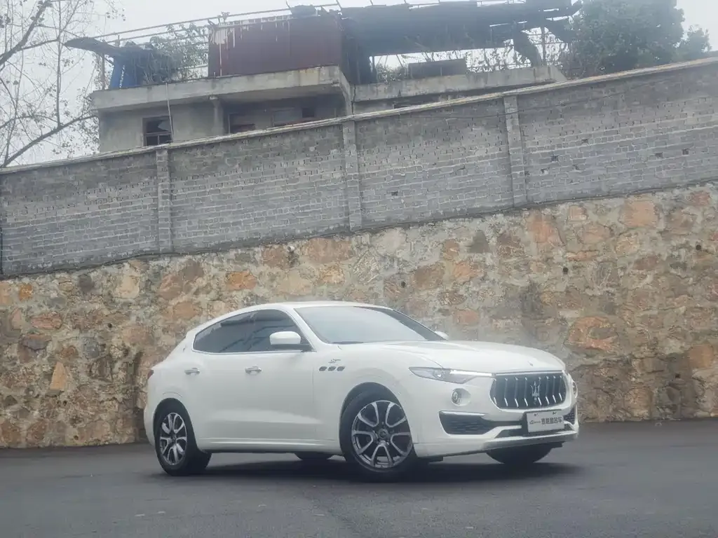 Maserati Levante — фото 10