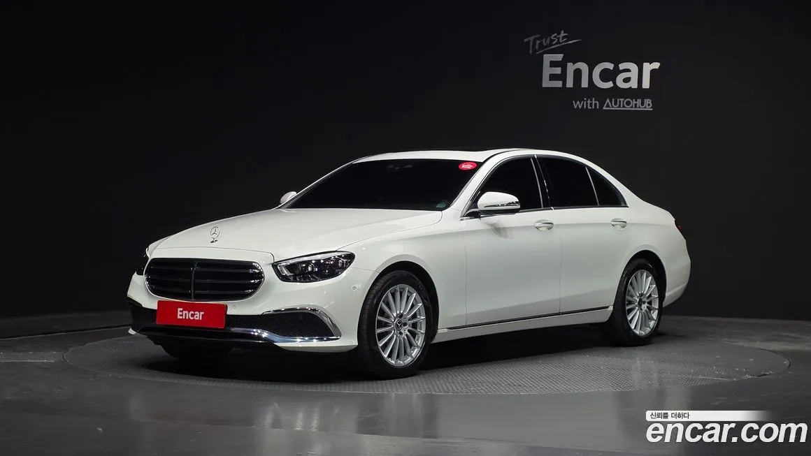 Mercedes-Benz E-Class — фото 1
