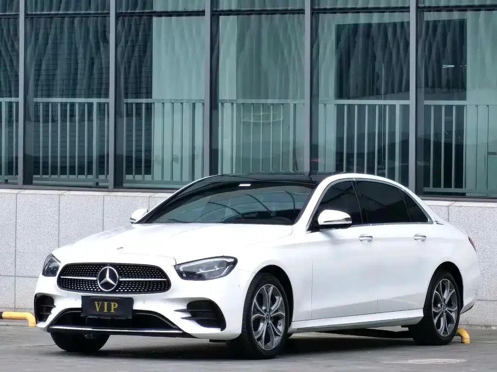 Mercedes-Benz E-Class — фото 1