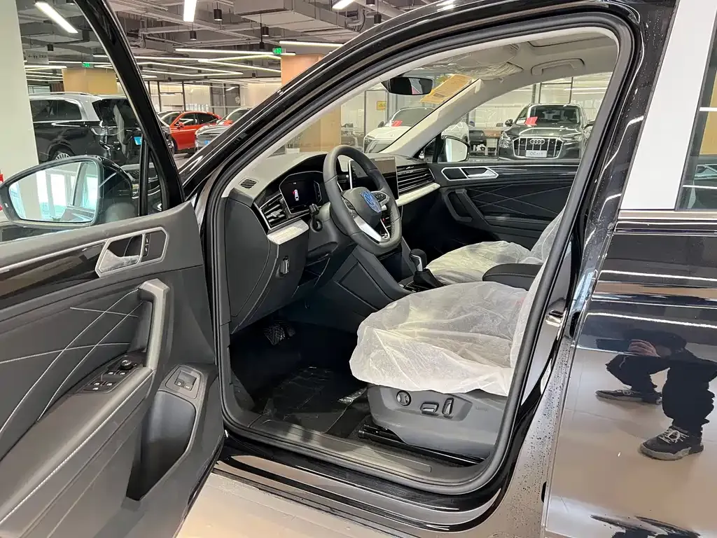 Volkswagen Tiguan L New Energy — фото 10