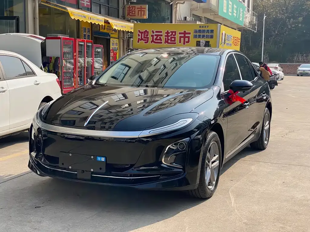 Hongqi E-QM5 — фото 1