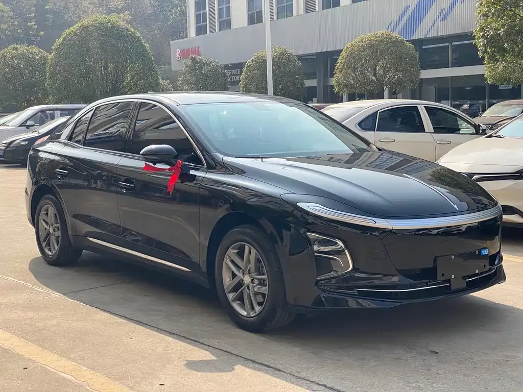 Hongqi E-QM5 — фото 3