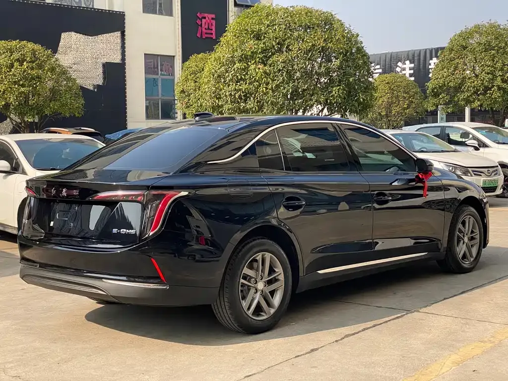 Hongqi E-QM5 — фото 4