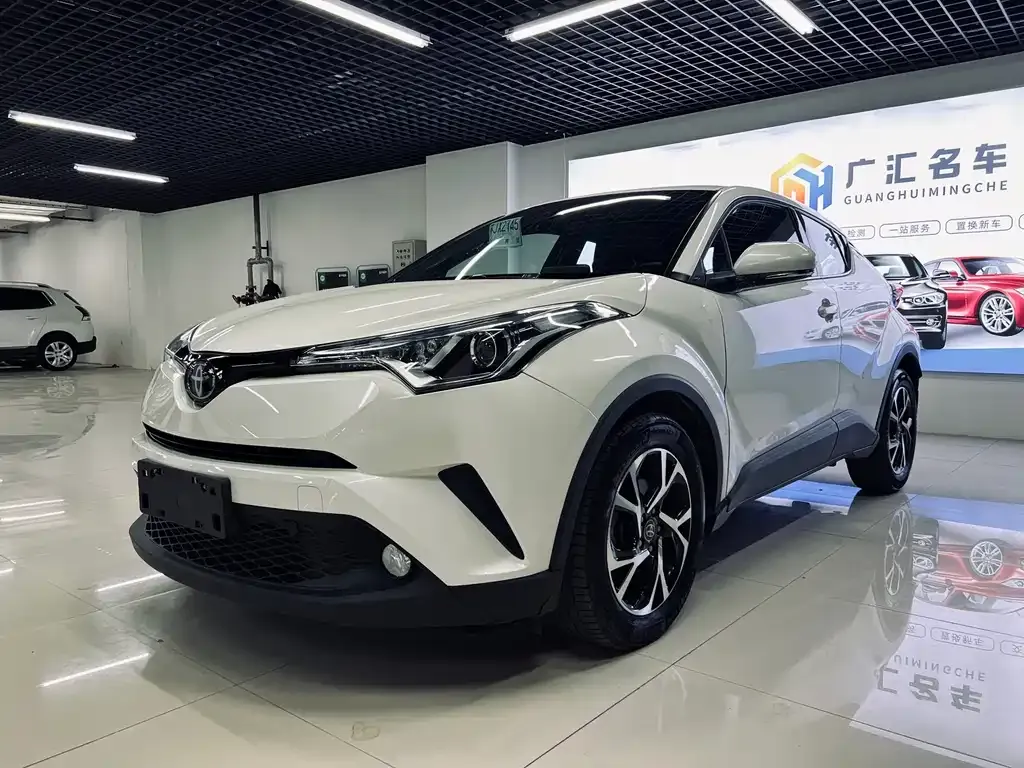 Toyota C-HR — фото 1