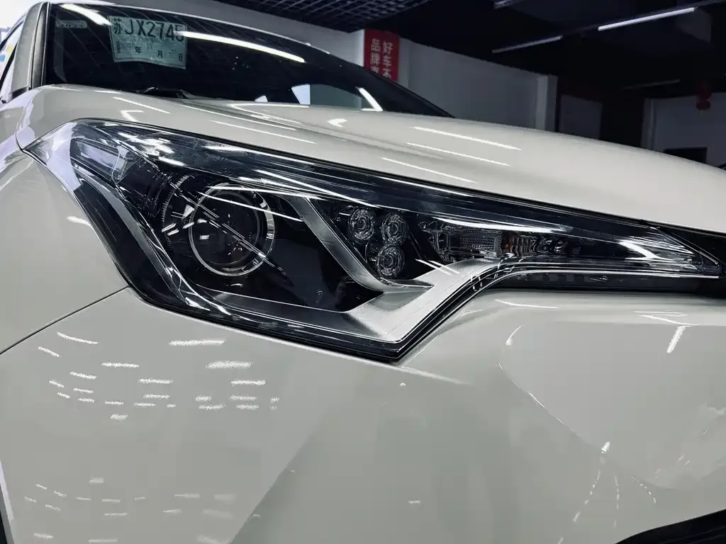 Toyota C-HR — фото 5