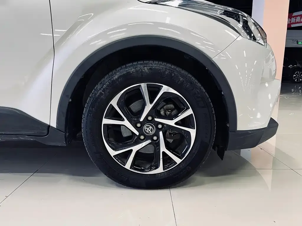 Toyota C-HR — фото 10