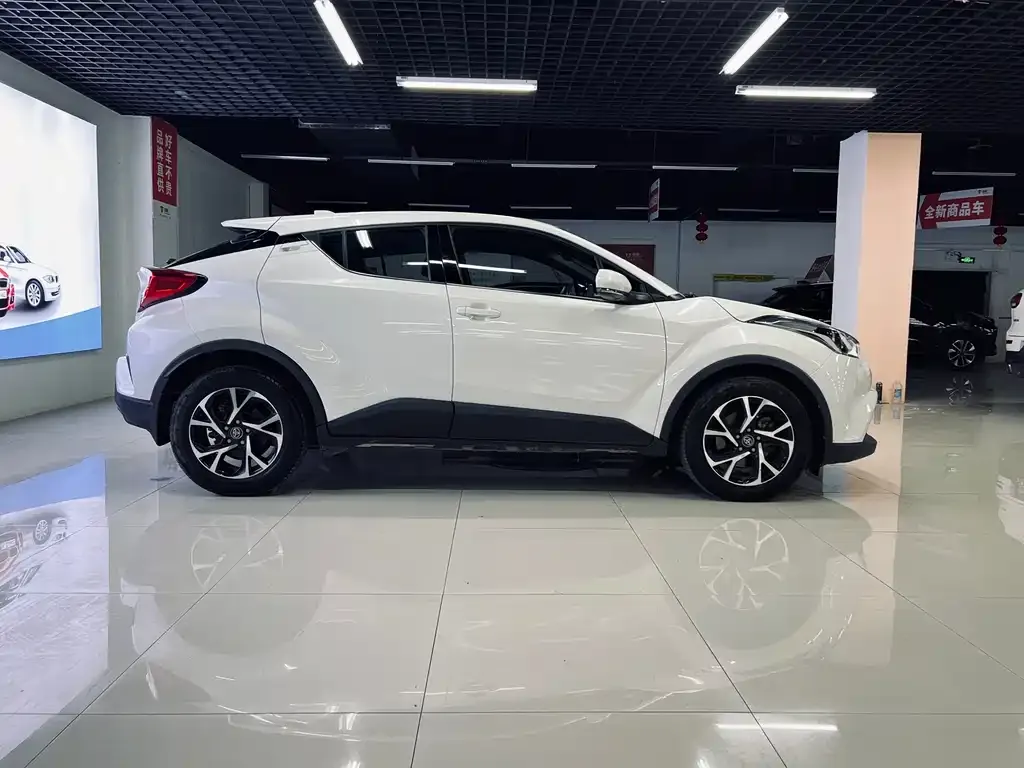 Toyota C-HR — фото 8