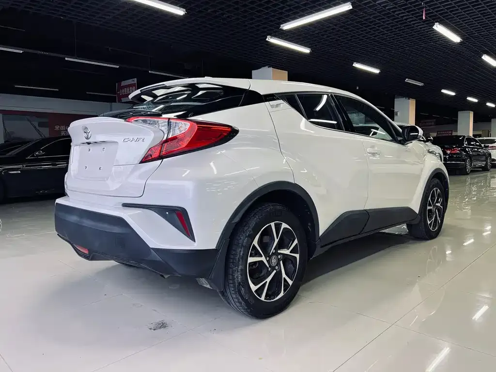 Toyota C-HR — фото 7
